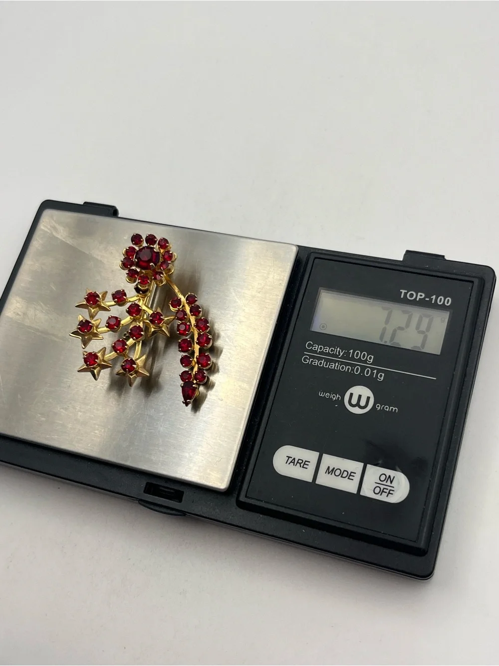 Red rhinestone star flower gold tone vintage brooch pin